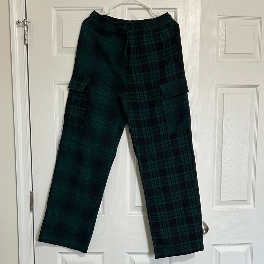 No Boundaries Men's Green Plaid Pajama Pants